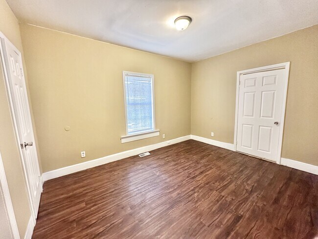 Foto del edificio - 540 1st Ave NE