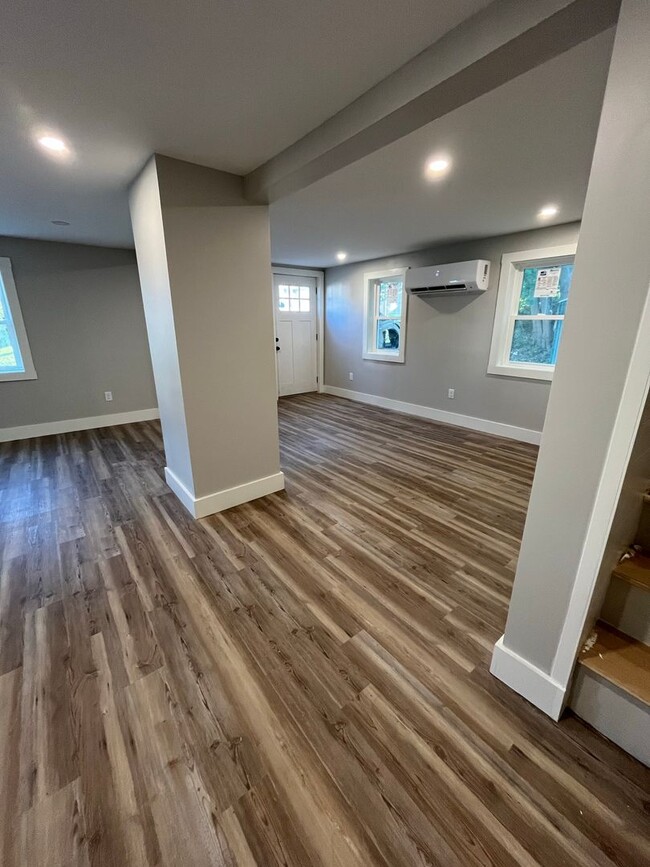 Foto del edificio - Beautifully Remodeled 4-Bedroom, 2-Bath Ho...