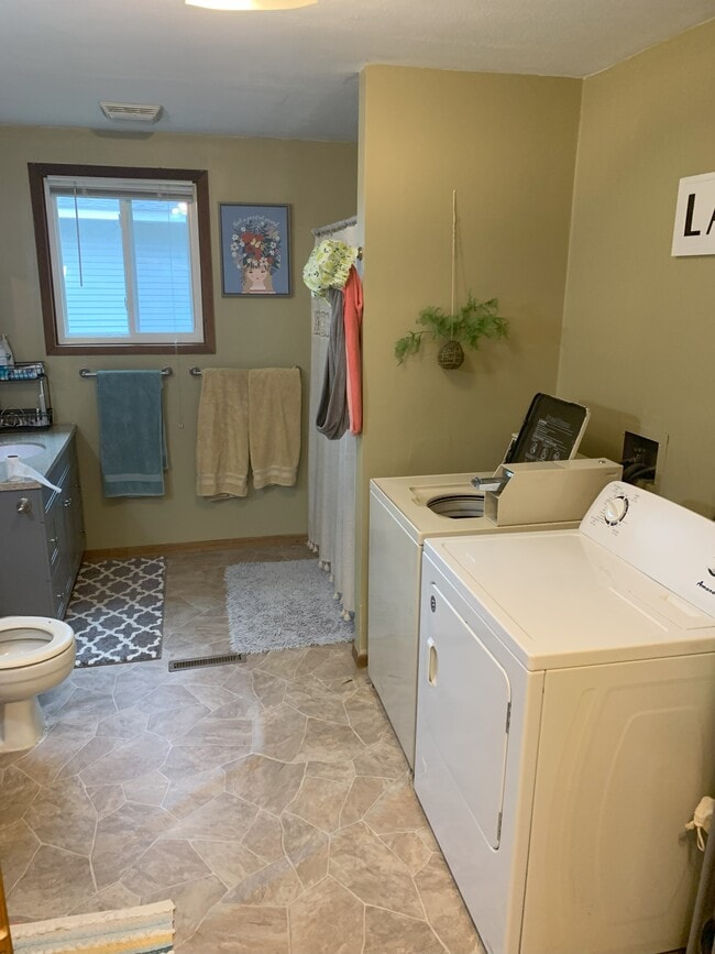 Building Photo - 1412 N 6th St