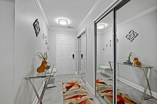 Building Photo - 10 Fourwood Ct