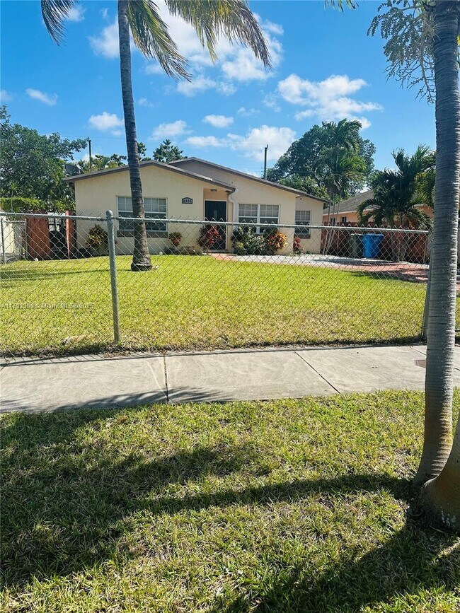 Foto del edificio - 4406 SW 25th St