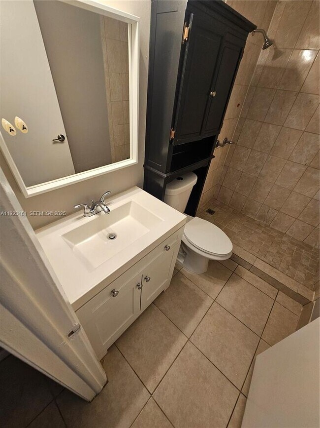 Building Photo - 9987 Nob Hill Ln