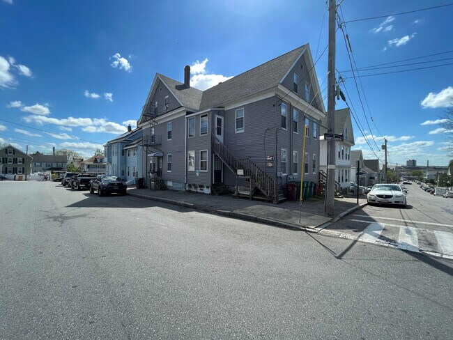 Building Photo - 97 4th St