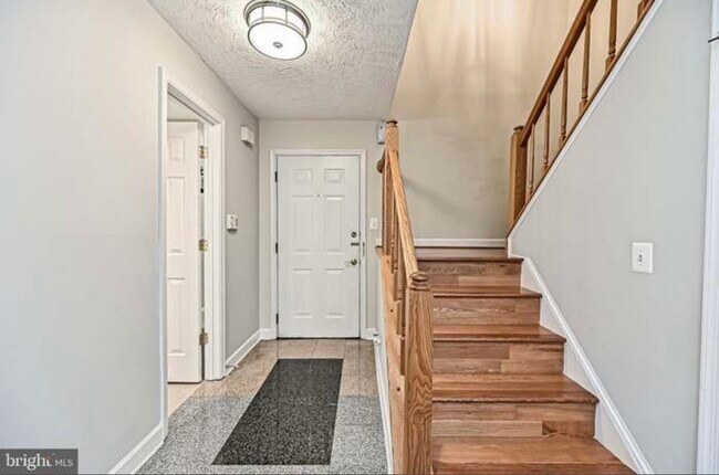 Foto del edificio - 12001 Ridge Knoll Dr