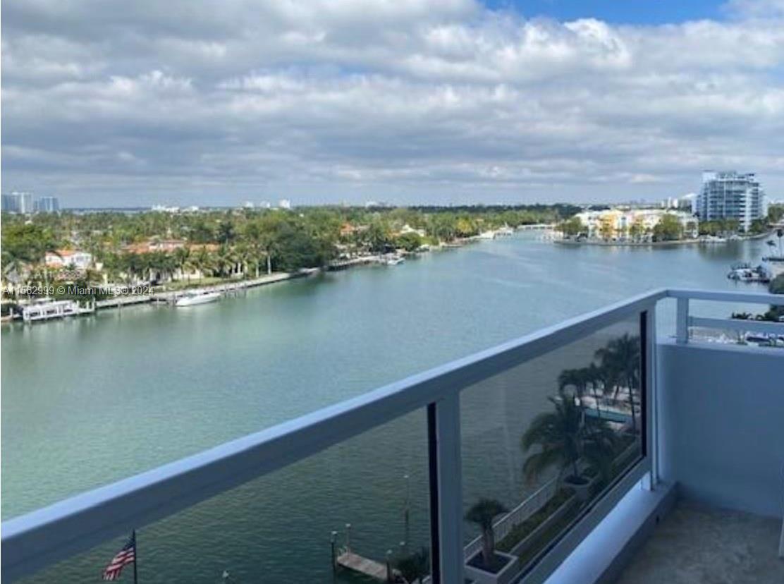 Primary Photo - 5700 Collins Ave