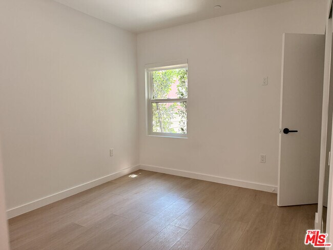 Foto del edificio - 1138 Princeton St