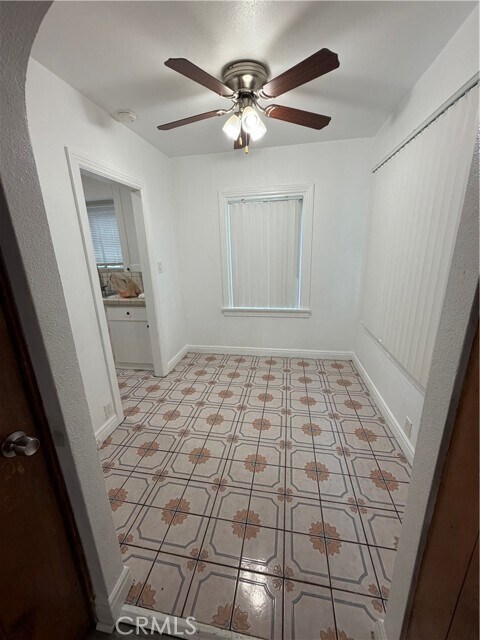 Foto del edificio - 1802 E Glenoaks Blvd