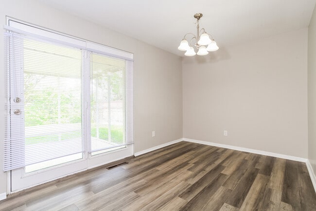 Building Photo - Charming 4 Bedroom Home in Springdale, OH
