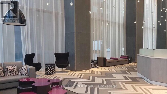 Building Photo - 1080 Bay St.