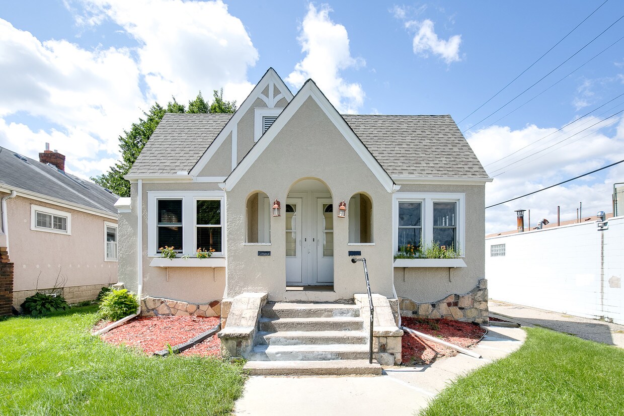 Primary Photo - 3012 38th Ave S
