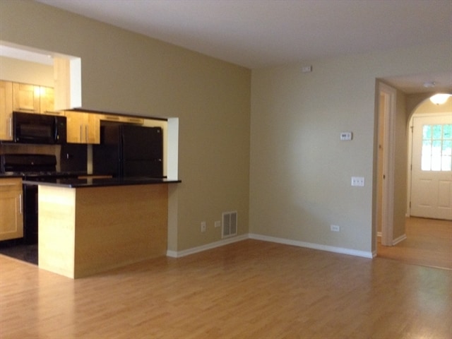 Building Photo - 205 Port Royal Cir