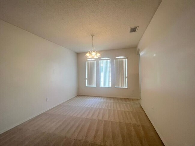 Building Photo - Meadow Woods Area - 4 Bedroom, 2.5 Bathroo...