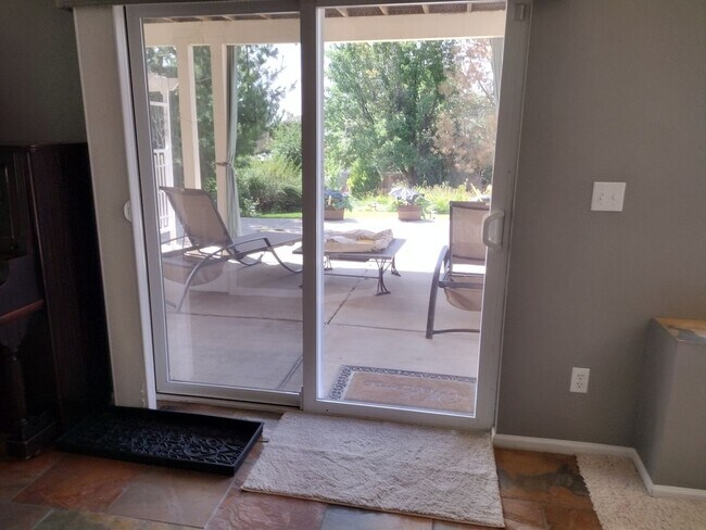 Foto del edificio - Beautiful Condo for Rent