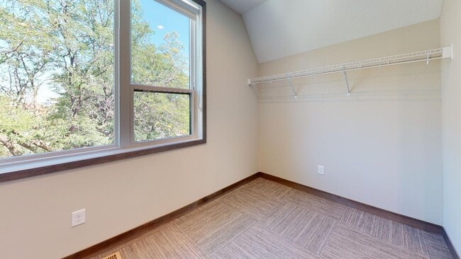 Foto del edificio - 614 11th Ave SE