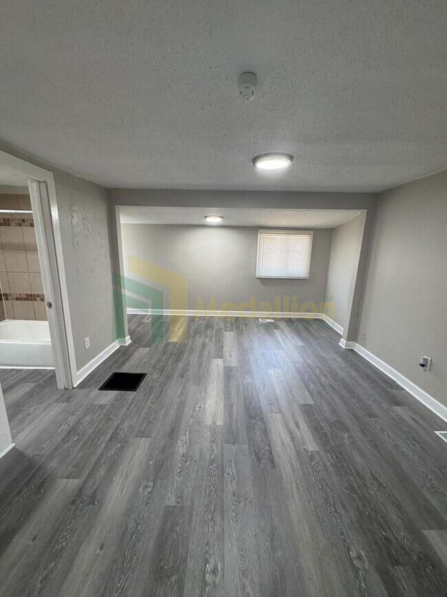 Foto del edificio - Beautifully Remodeled 4BR/2BA Home with Sp...