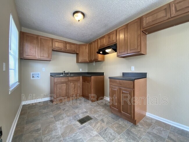 Foto del edificio - 4421 Beacon Hill Dr