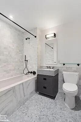 Foto principal - 50 W 30th St