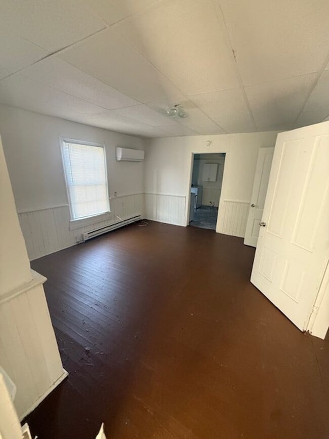 Building Photo - 1 Bedroom 1 Bath House  Available to Rent for $695/ Mo.