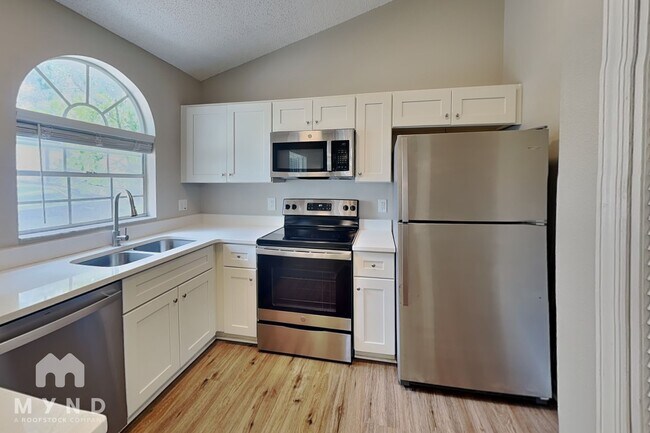 Building Photo - 1729 Chatham Cir
