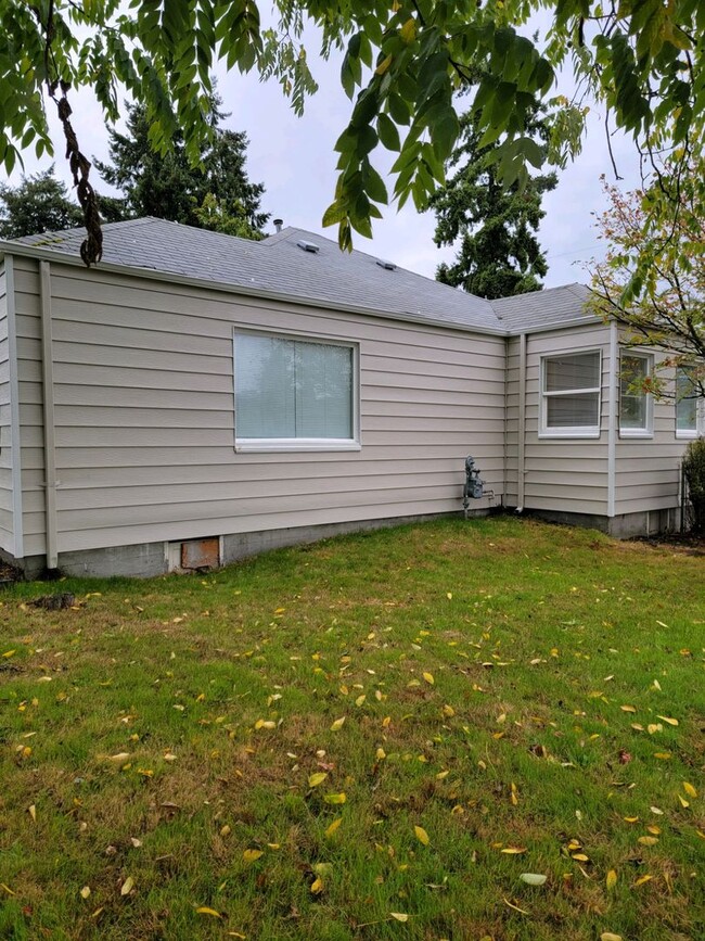 Building Photo - 4819 1/2-6645 1/2 S Fife St