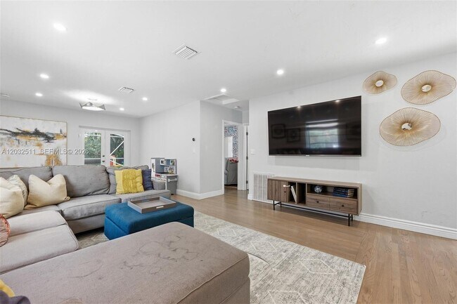 Foto del edificio - 608 SW 13th St