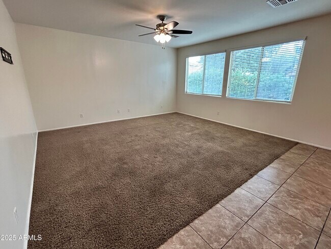 Foto del edificio - 8773 W Flynn Ln