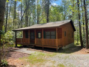 Building Photo - 60 Pine Thicket Ln