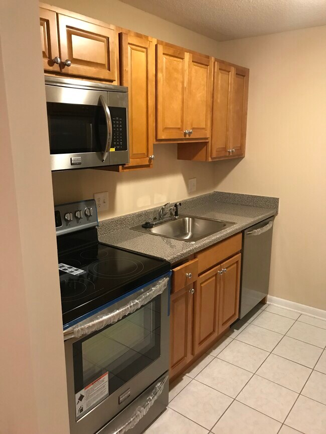 140 Kane St Unit B7, West Hartford, CT 06119 Condo for Rent in West