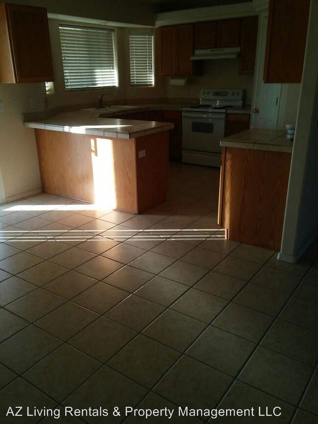 Building Photo - 631 Acoma Blvd N