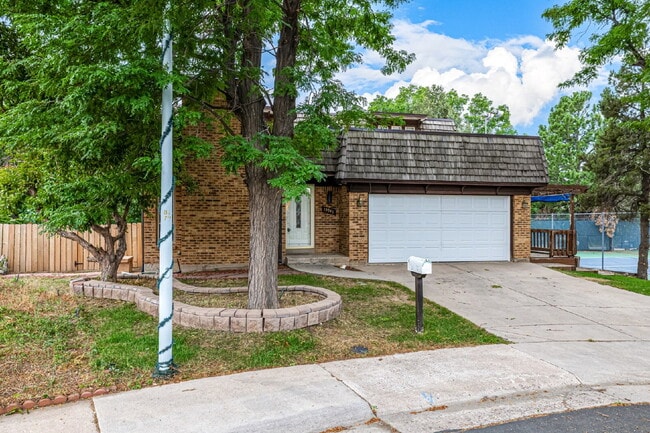 Foto del edificio - Two-Story home in  Cherry Creek Racquet Cl...