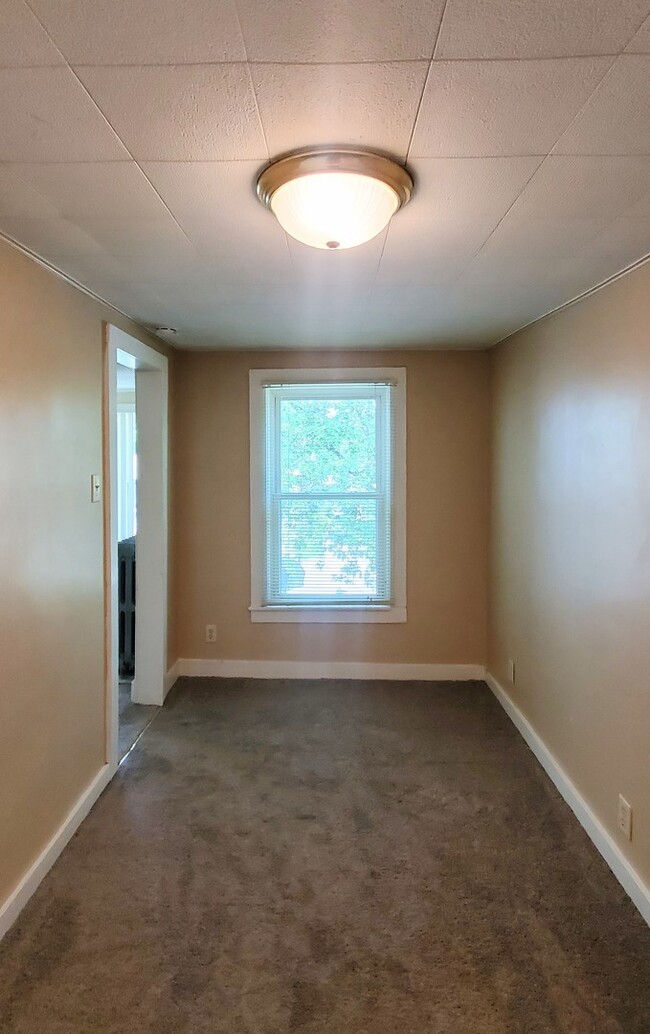 Building Photo - 414 Oneida St