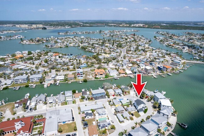 Building Photo - Your Perfect Seasonal or Long Term Rental Awaits!