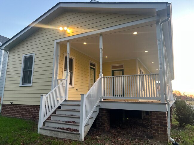 Building Photo - 1700 Rose Ave