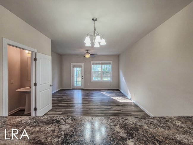 Building Photo - 127 Beacon Woods Dr