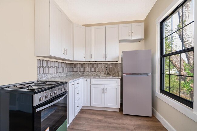 Foto del edificio - 601 Delaney Park Dr