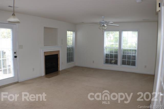 Foto del edificio - 13647 Pinyon Pine Ln