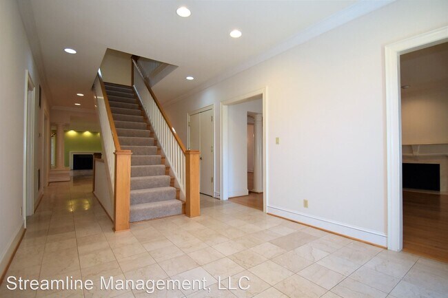 Building Photo - 5 br, 4.5 bath House - 10023 Chartwell Man...