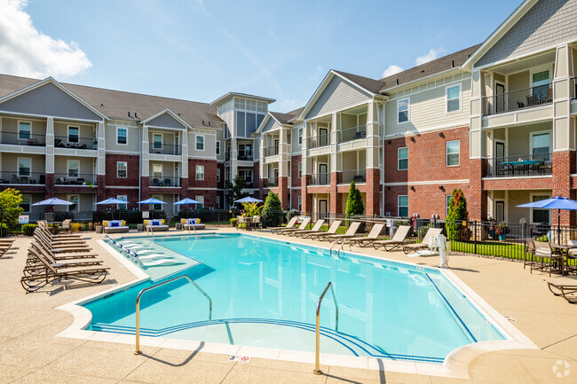 Pool - Olde Towne at Mt. Victor Apartments