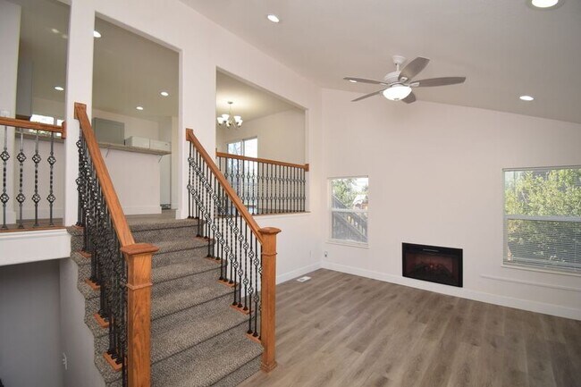 Building Photo - 883 Westpointe Cir