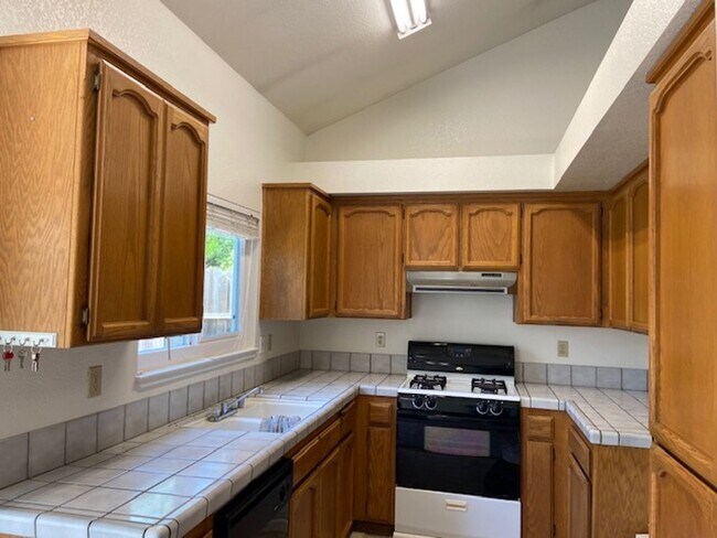 Building Photo - Two-story Style Home Located in Charming N...