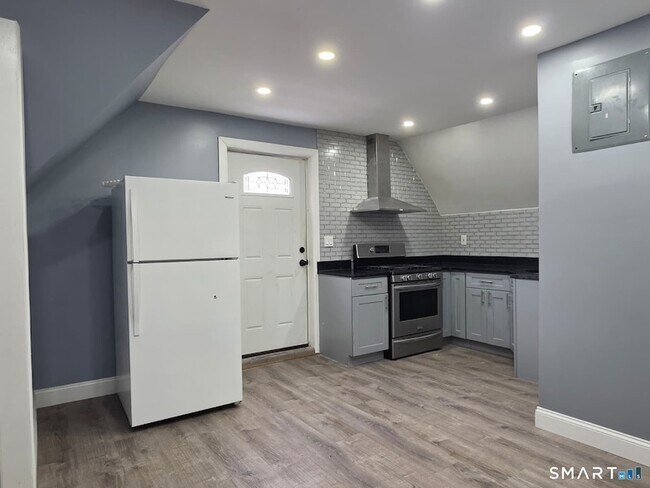 Foto del edificio - 979-981 Hancock Avenue Unit 3