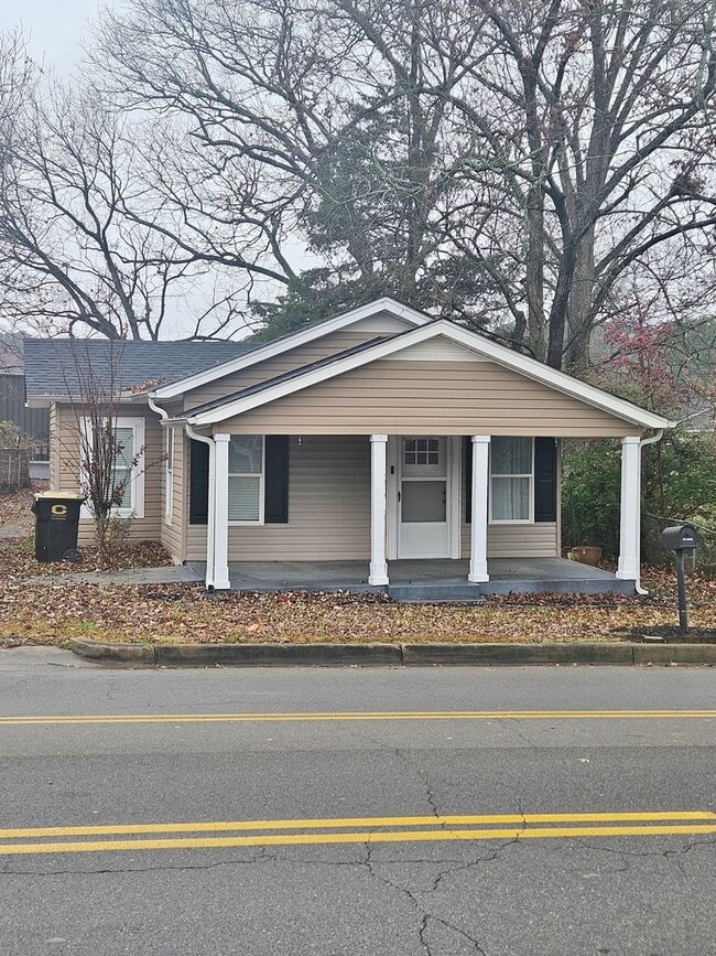 Building Photo - 807 2nd Ave NE