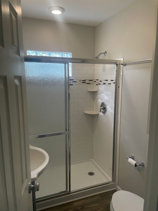 Foto del edificio - AVAILABLE NOW!! 4 Bed 1.5 Bath Home IN South Park