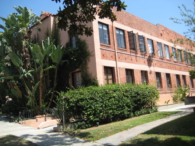 Building Photo - 1926 N Kenmore Ave