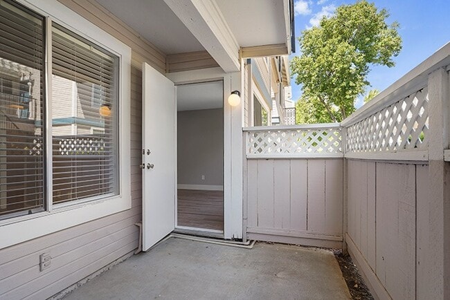 Building Photo - Clayton Creek Apartments