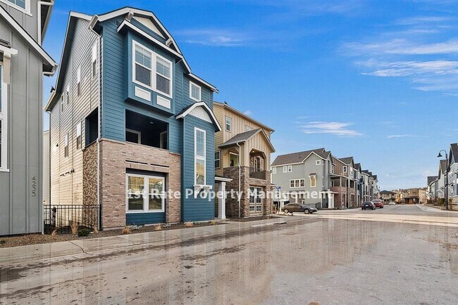 Building Photo - 500 MOVE IN CREDIT Spacious 4 Bed 3.5 Bath w