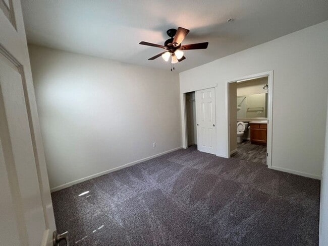 Building Photo - Gated community with pool and clubhouse