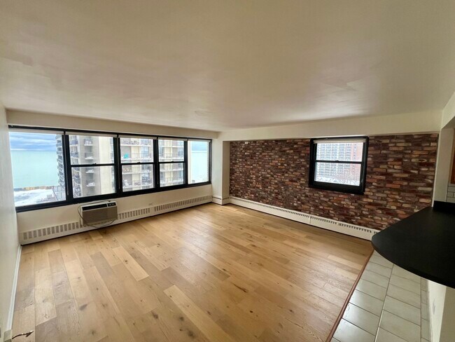 Building Photo - 6030 N Sheridan Rd