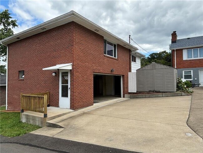 Building Photo - 21 Hindman Ave