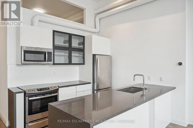 Photo du bâtiment - 220-220 Dundurn St S